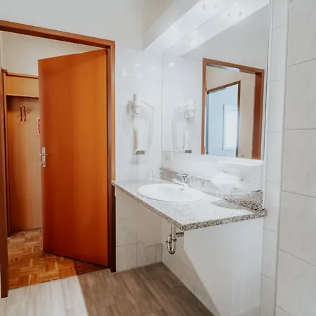 Am Kapuzinerplatz Hotel Knittelfeld