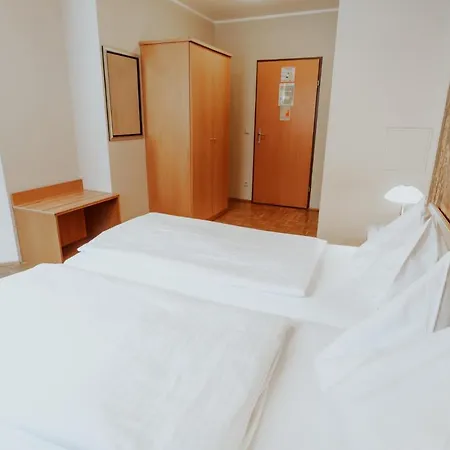 Am Kapuzinerplatz 4*