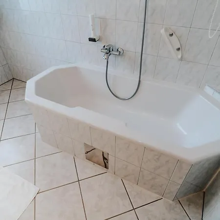 Am Kapuzinerplatz 4*