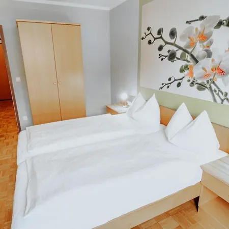 Am Kapuzinerplatz 4*