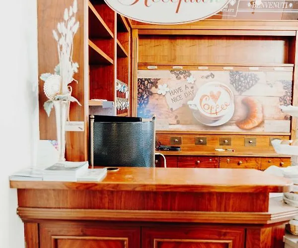 卡普辛广场酒店