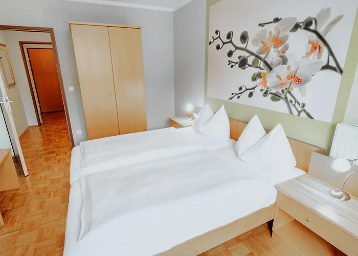 卡普辛广场酒店 4*